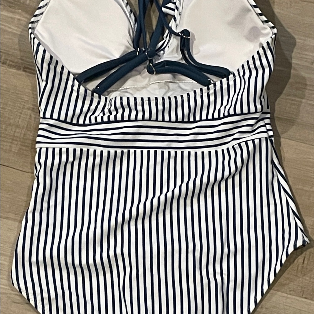 Cupshe Women's V Neck One Piece Swimsuit Ruffled Back Cross Swimwear -S blue - Picture 6 of 6